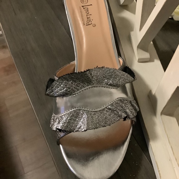 Silver Sandles - Picture 3 of 5